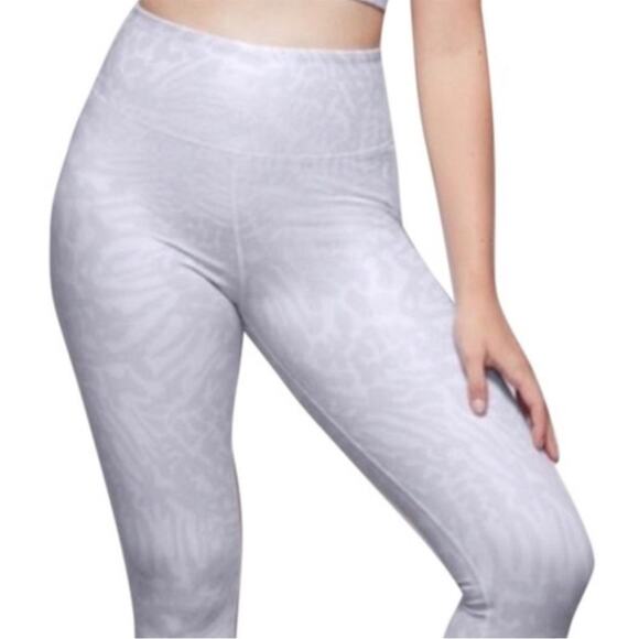 Good American Essentials Leopard Foil Crop Leggings size 8 - Picture 11 of 13